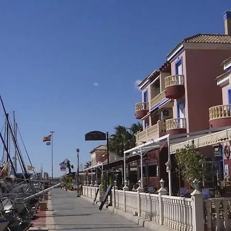 Aptos. Marina Puerto تورّيفيِخا